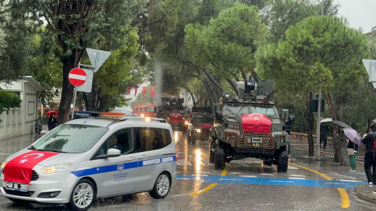 Muğla’da Cumhuriyet Bayramı Töreni Sağanak Yağış Altında Başladı 9